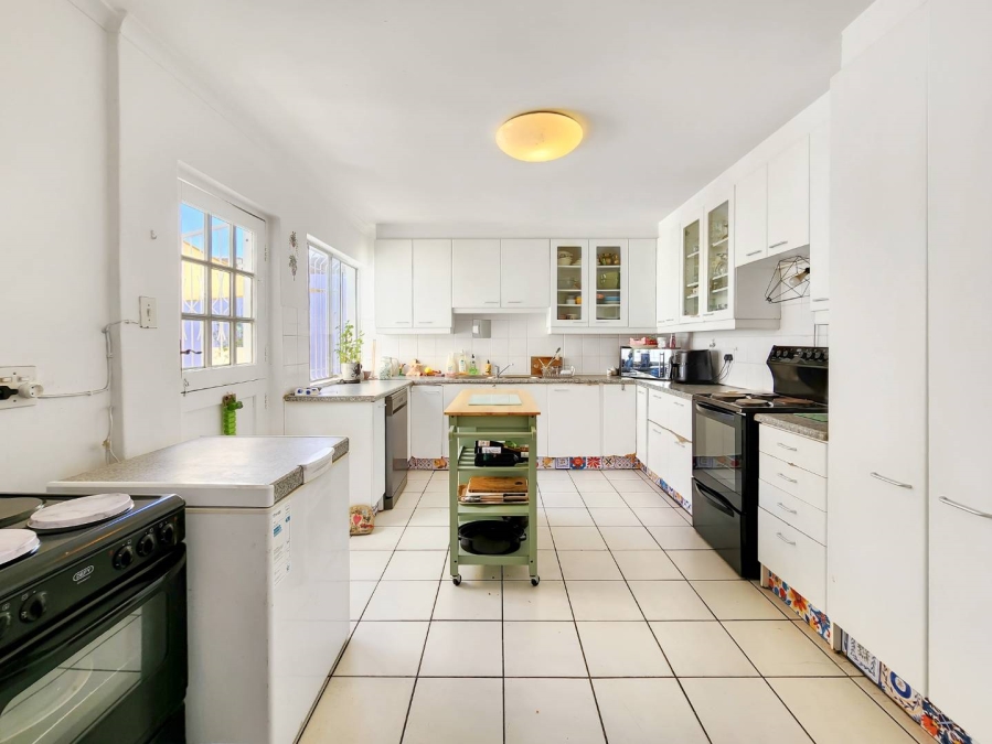 3 Bedroom Property for Sale in Sea Point Western Cape